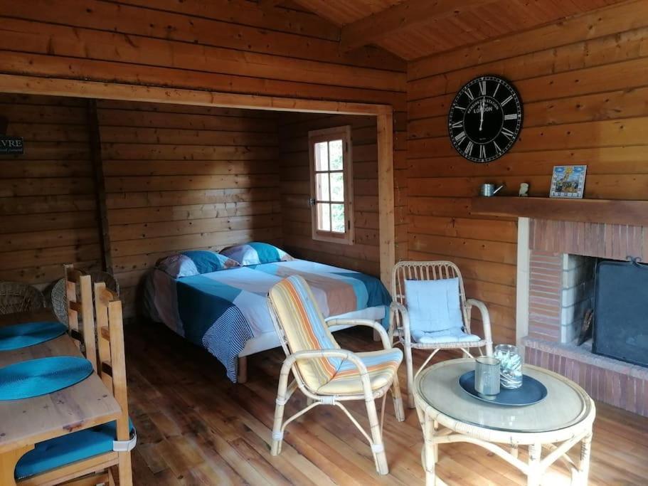 Chalet En Pleine Nature Au Bord D'Un Etang Lanvallay Extérieur photo